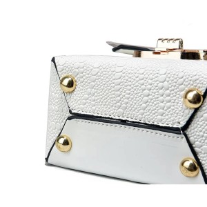 Стильна сумочка через плече, біла. Photo 3